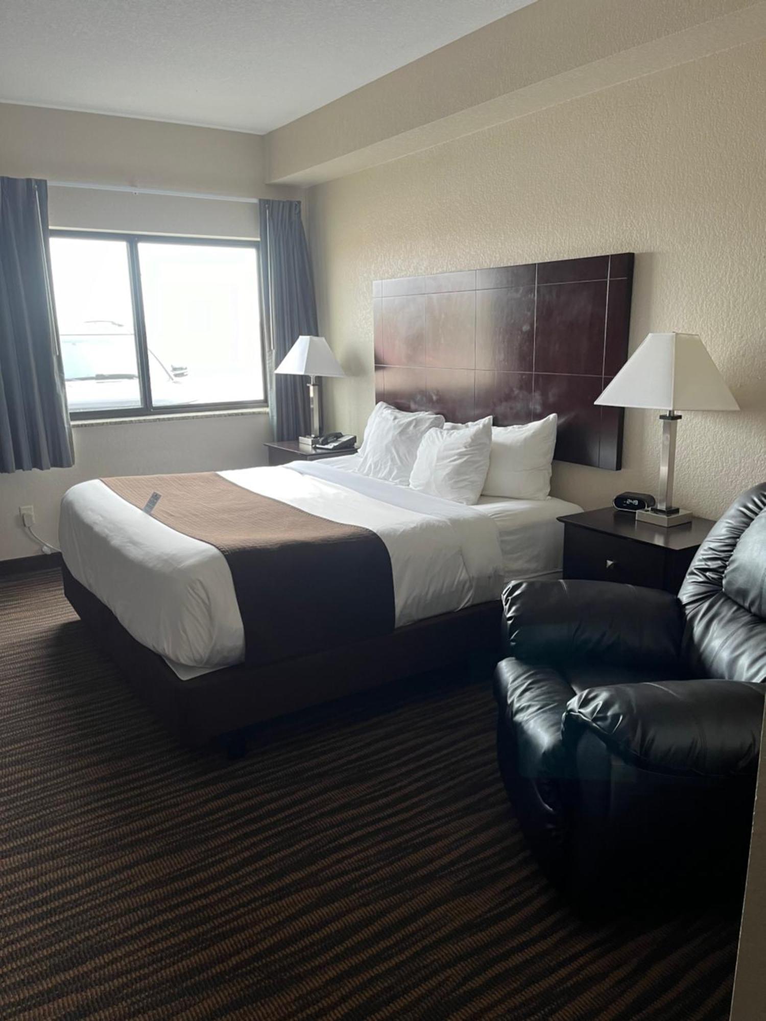Cobblestone Inn & Suites - Denison | Oak Ridge Экстерьер фото