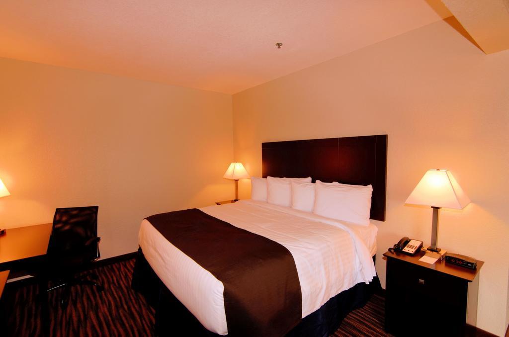 Cobblestone Inn & Suites - Denison | Oak Ridge Экстерьер фото