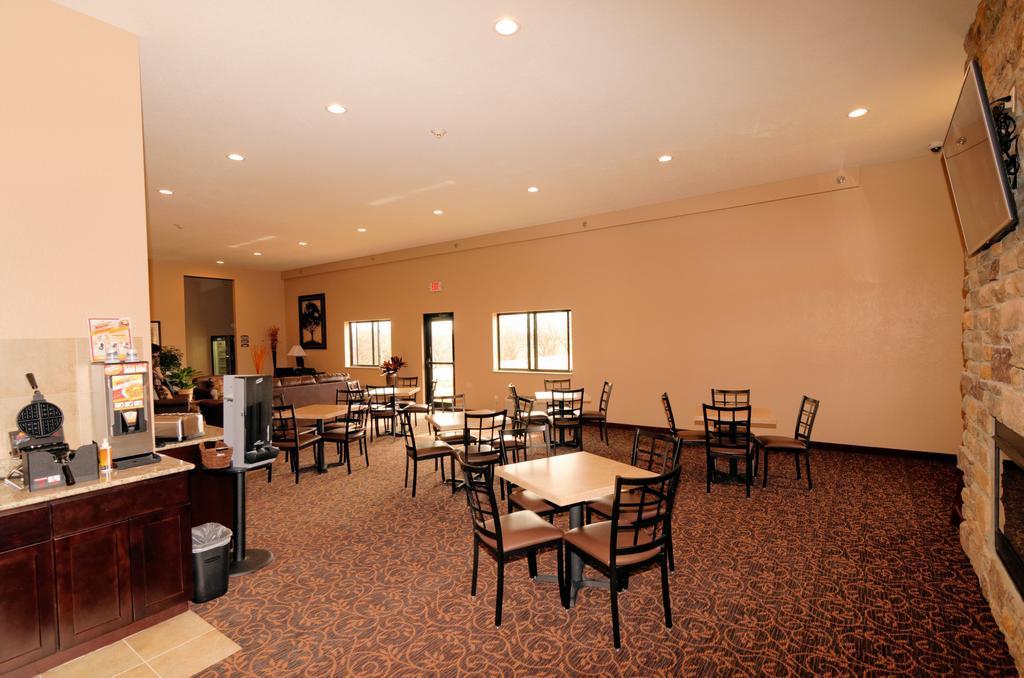 Cobblestone Inn & Suites - Denison | Oak Ridge Экстерьер фото