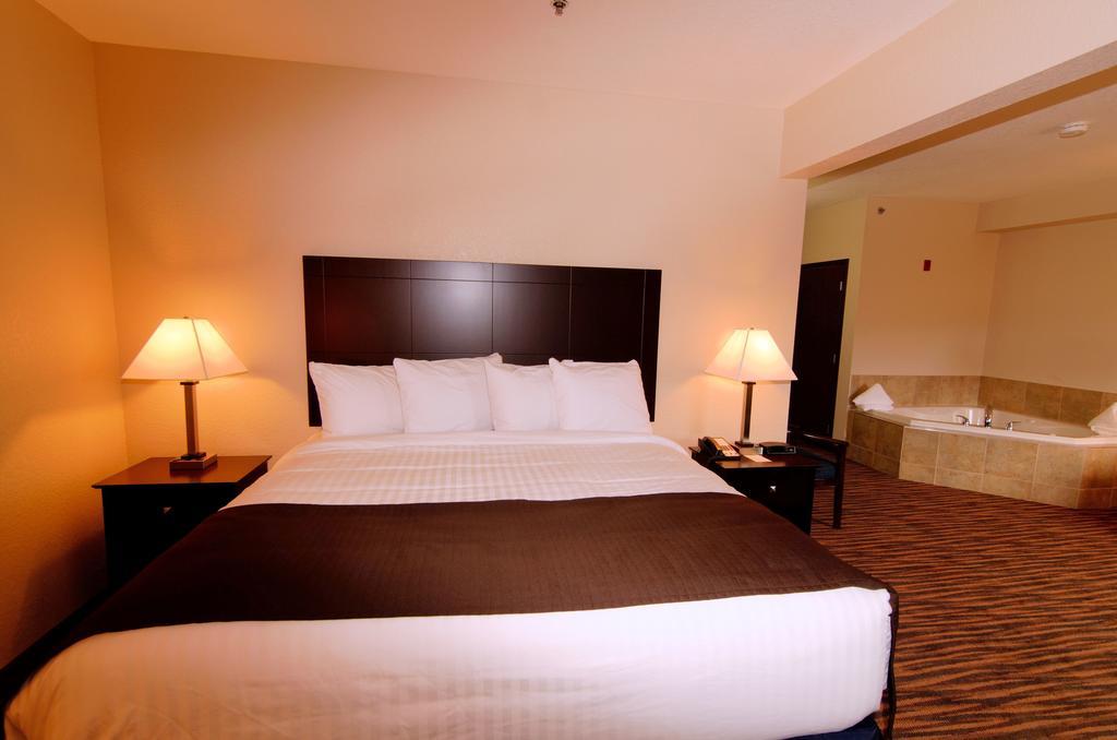 Cobblestone Inn & Suites - Denison | Oak Ridge Экстерьер фото
