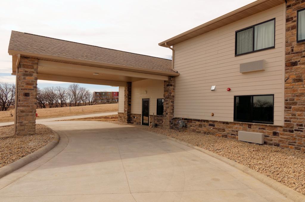 Cobblestone Inn & Suites - Denison | Oak Ridge Экстерьер фото