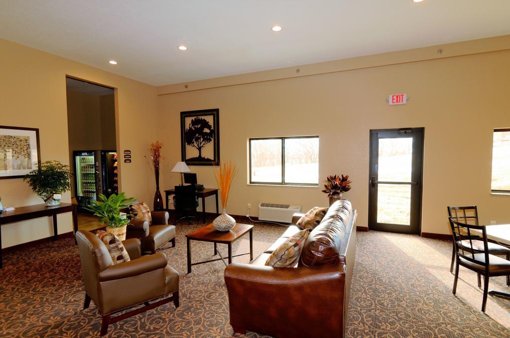 Cobblestone Inn & Suites - Denison | Oak Ridge Экстерьер фото