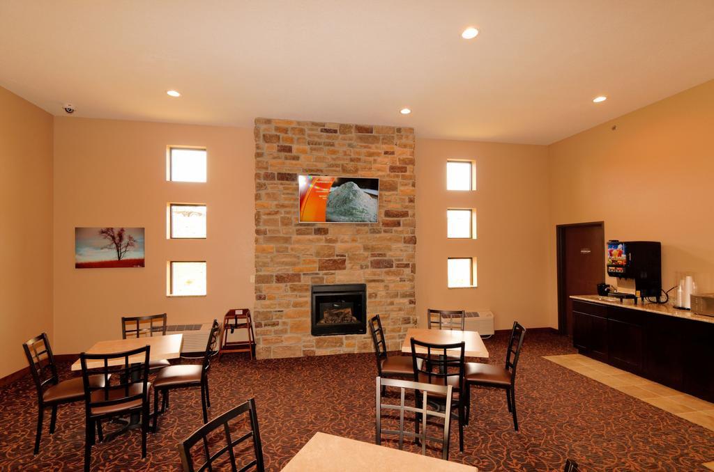 Cobblestone Inn & Suites - Denison | Oak Ridge Экстерьер фото