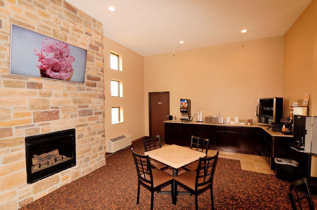 Cobblestone Inn & Suites - Denison | Oak Ridge Экстерьер фото