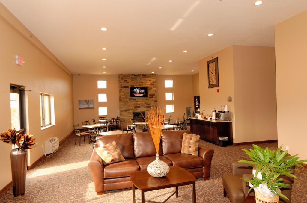 Cobblestone Inn & Suites - Denison | Oak Ridge Экстерьер фото