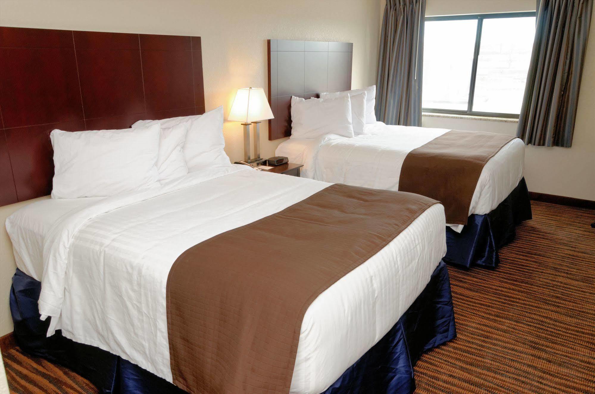 Cobblestone Inn & Suites - Denison | Oak Ridge Экстерьер фото